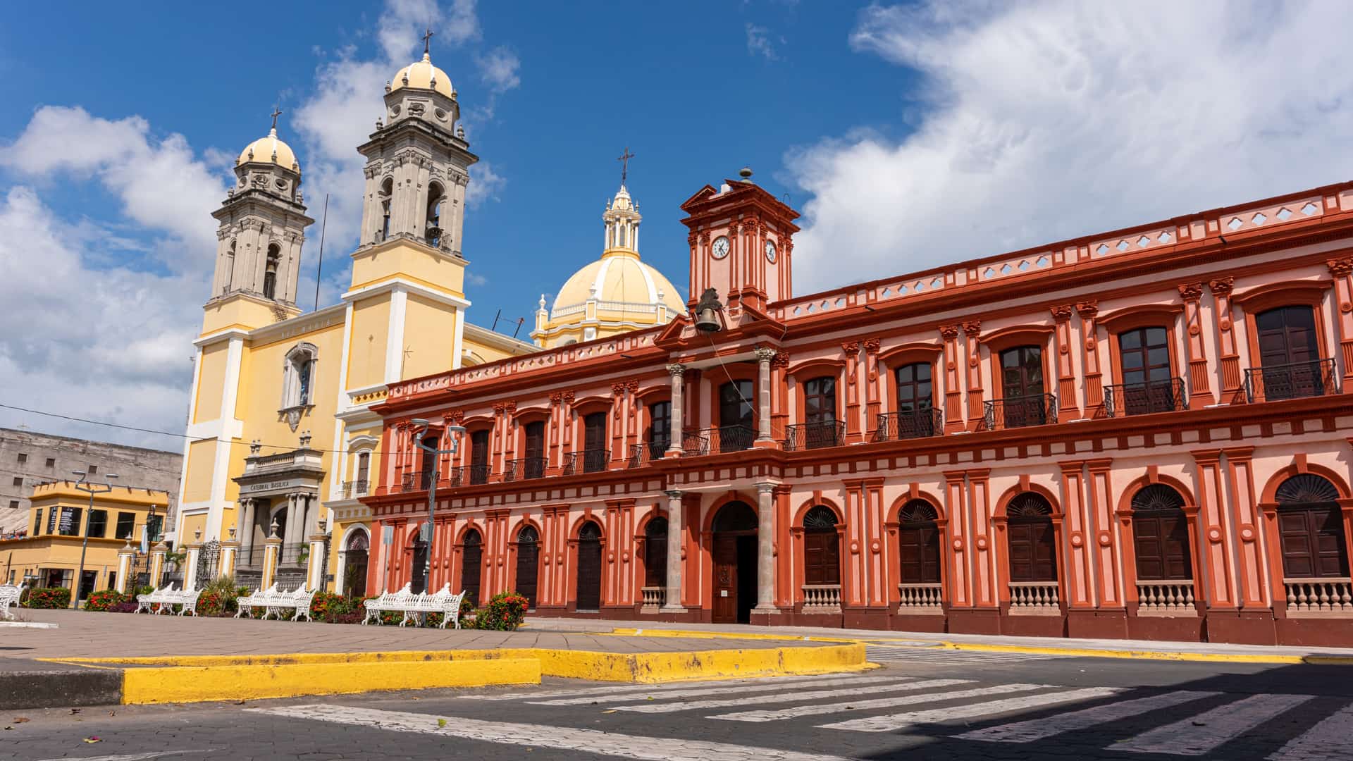 una iglesia de la ciudad de colima donde puedes encontrar sucursales de la empresa dish una iglesia de la ciudad de colima donde puedes encontrar sucursales de la empresa dish